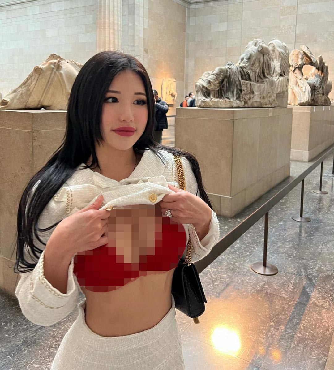 Ms puiyi is back with her controversial sexiness — this time at the british museum | weirdkaya