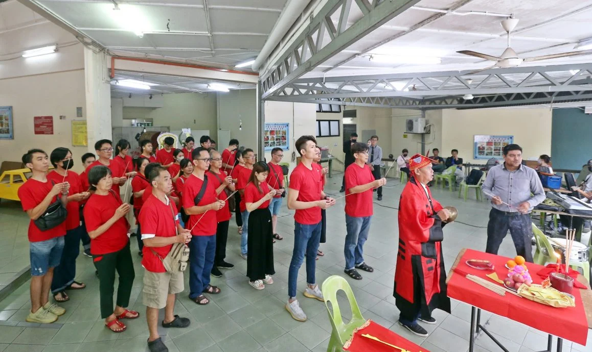M'sian Couple Who Were Married For 80 Years Pass Away On The Same Day, Family Members Give Them A Jovial Sendoff 6