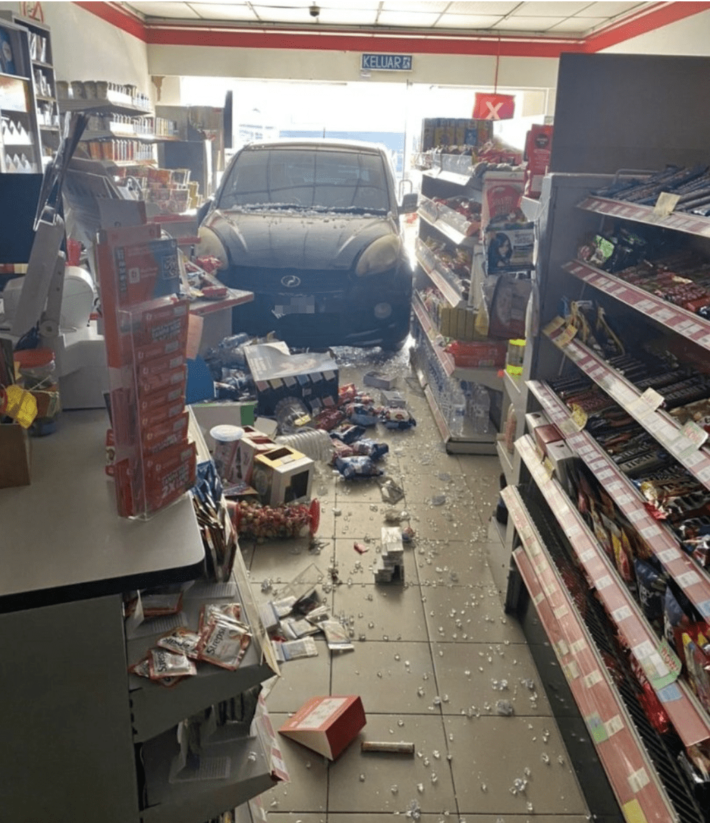 Myvi Crashes Into Convenience Store After Driver Steps On Gas Pedal By Mistake | Weirdkaya Myvi crashes into convenience store after driver steps on gas pedal by mistake 03