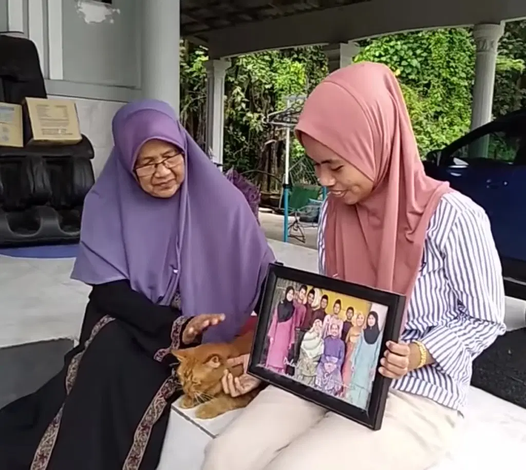 Nana's family.jpg
