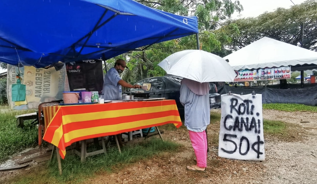 Rohaizan selling rm0. 50 roti canai