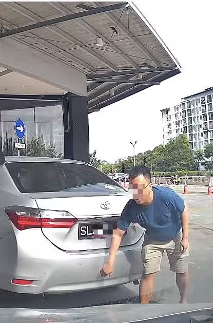 SG car collision in Johor (2)