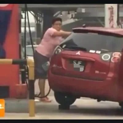 Singaporean pump petrol at JB petrol station 03