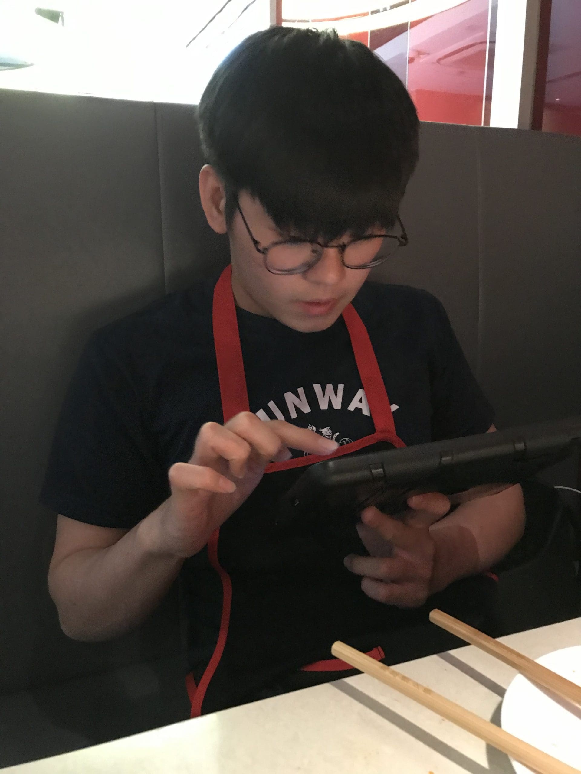 WK_admin_ordering_Haidilao_after_reading_the_news