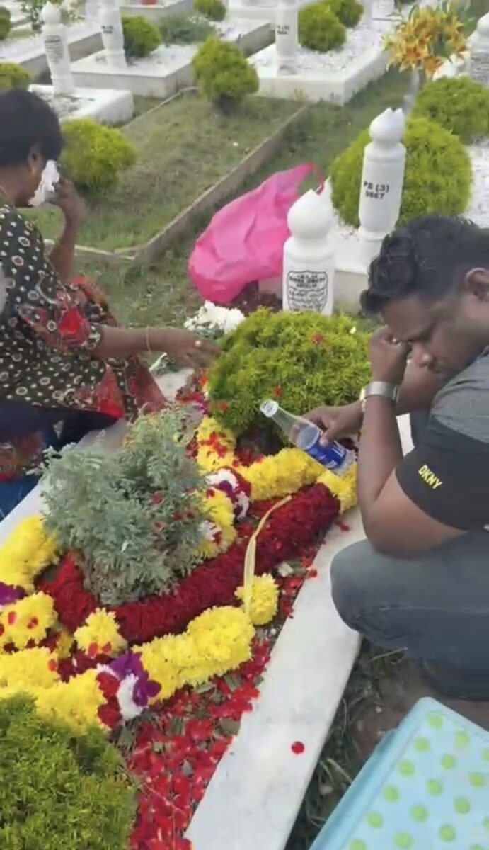 “A Mother’s Love Never Ends” - Hindu Family Visits Muslim Grave Of Son Who Converted Before His Passing