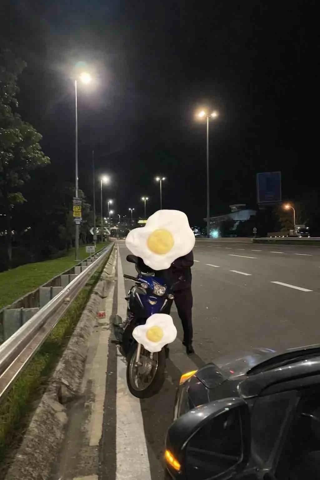 Abang show up to help