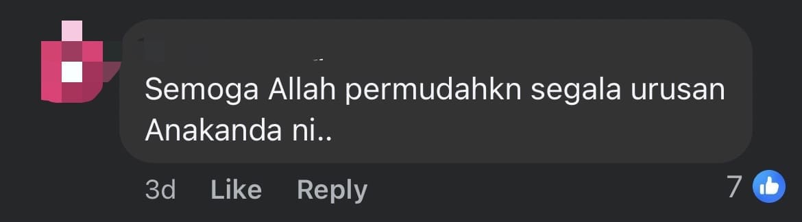M'sian Man Sleeps Besides Mum's Grave Daily After She Died In Road Accident, Breaks Netizens' Hearts comment 3