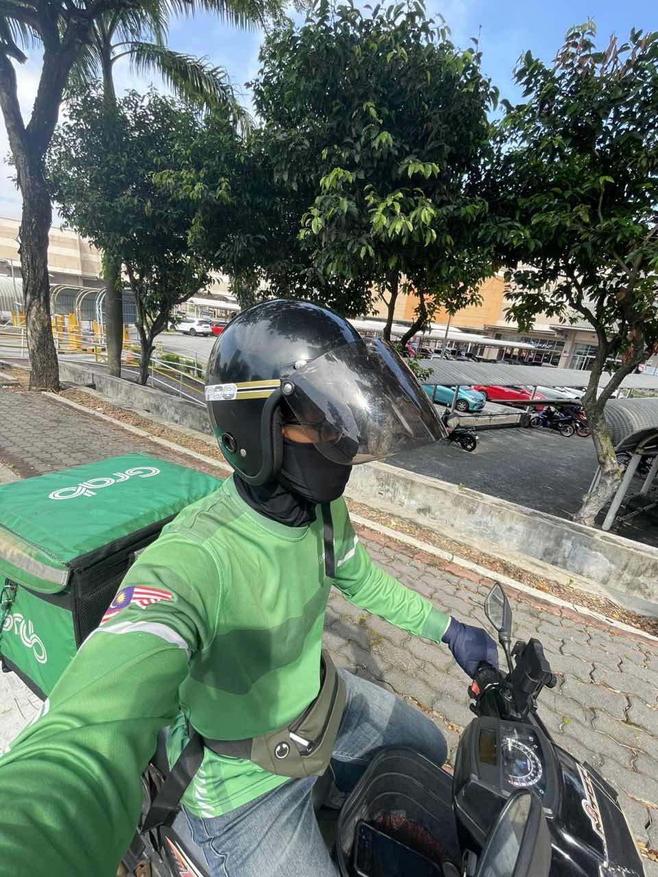 Aisy as a grab food rider