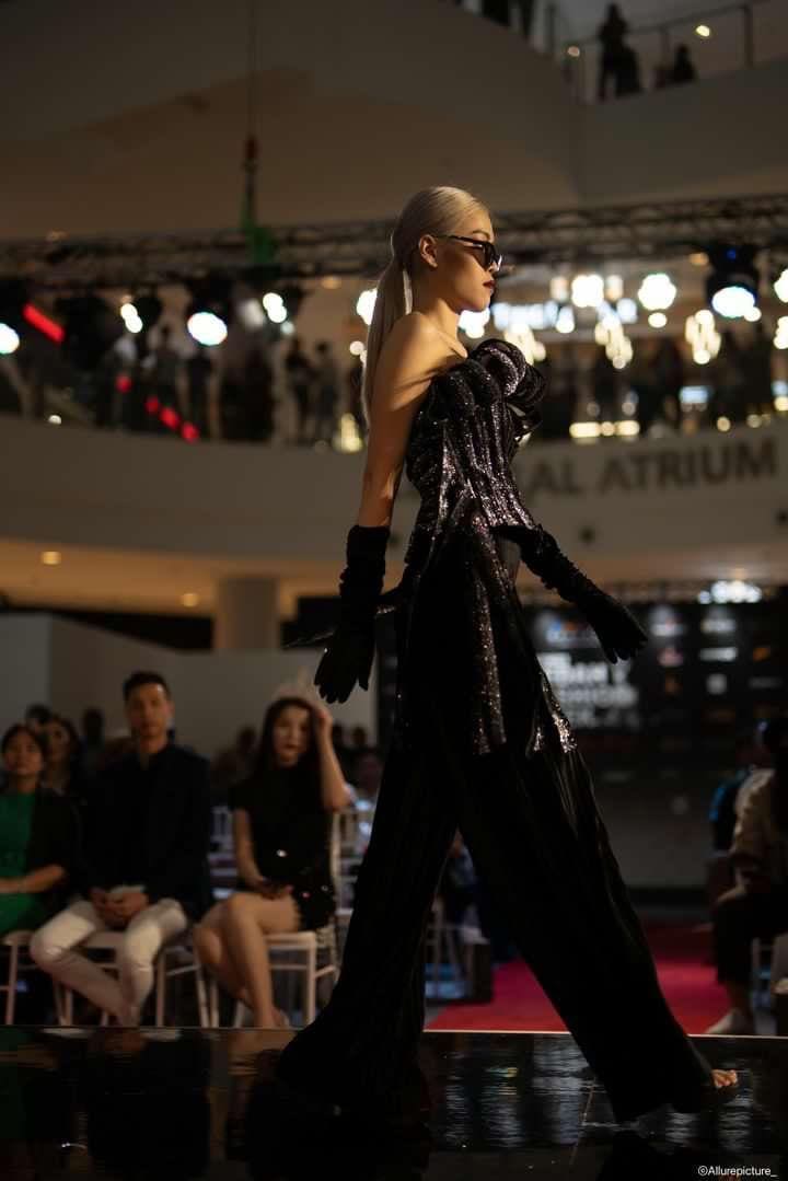 Alysia on Runway 1