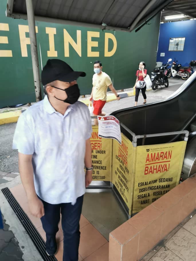 Anthony Loke spot-checks LRT kelana jaya line.