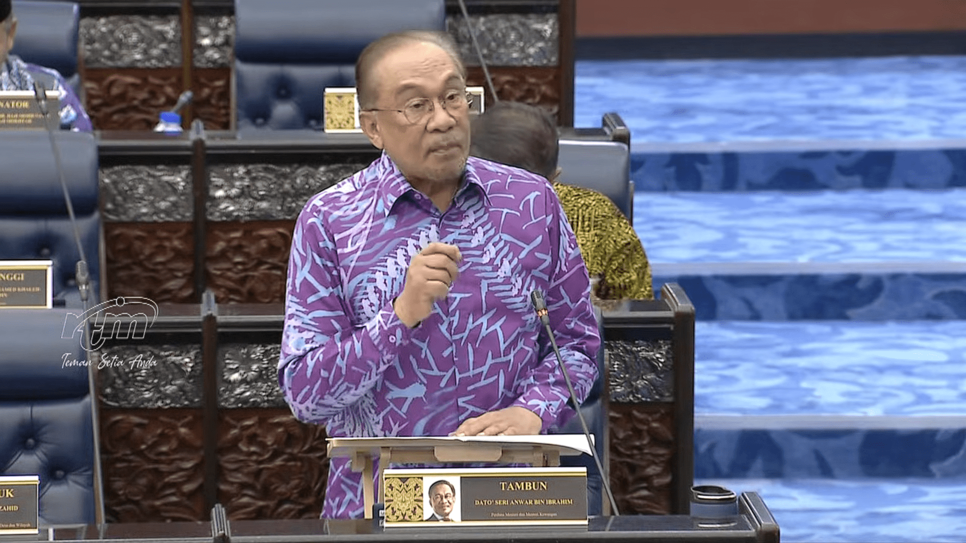 Anwar in parliament