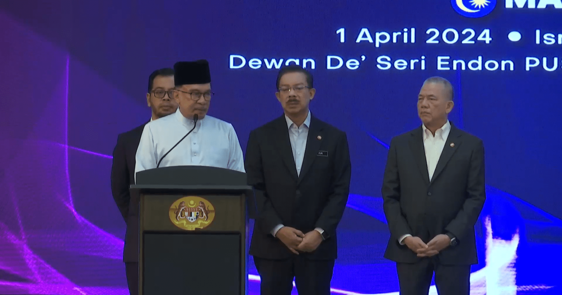 Anwar announcing RM500 Raya aid for civil servants