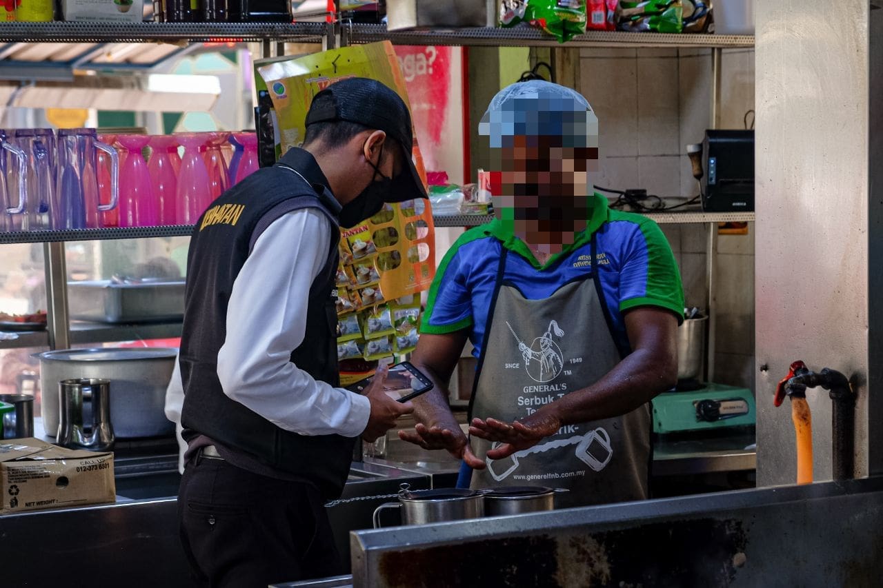 Authorities checking fingernails of Mamk restaurant staff