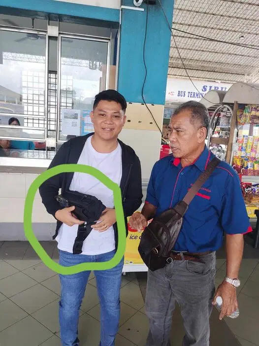 Encik Dian and the passenger from Kapit Bus Express.