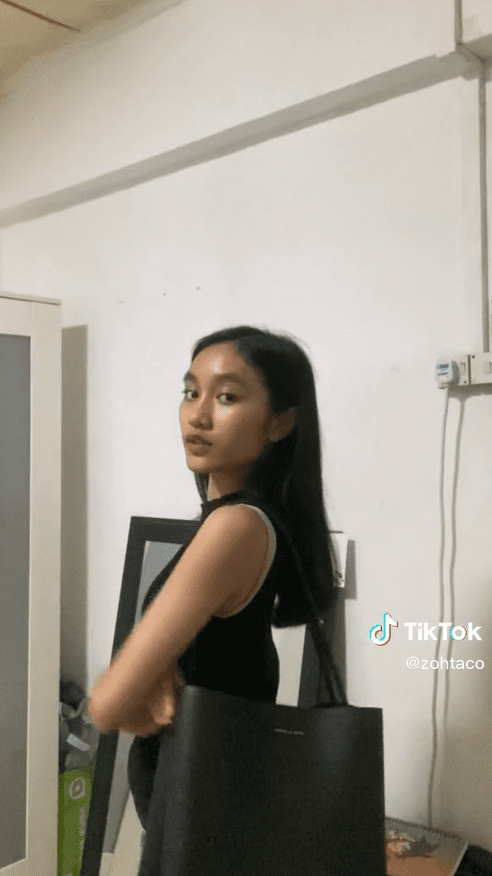 Zoe shows off Charles & Keith bag