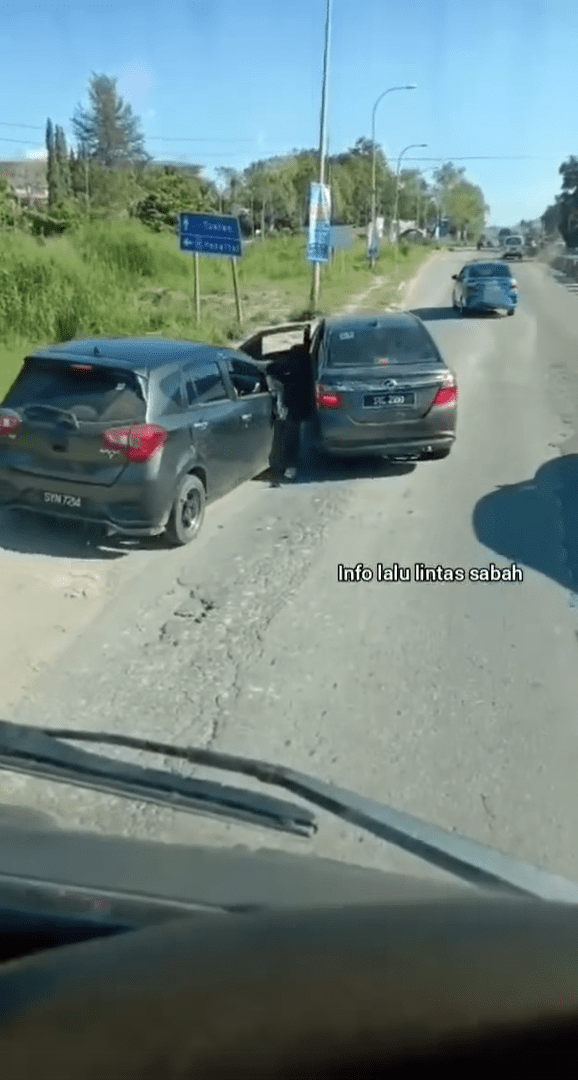 Angry Myvi Driver Rams Car Into Fellow Driver After A Verbal Argument