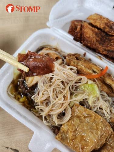Plaster found inside vegetarian bee hoon
