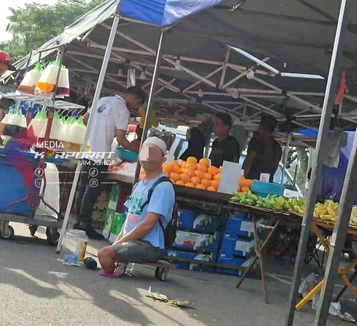 beggar at night market in jb