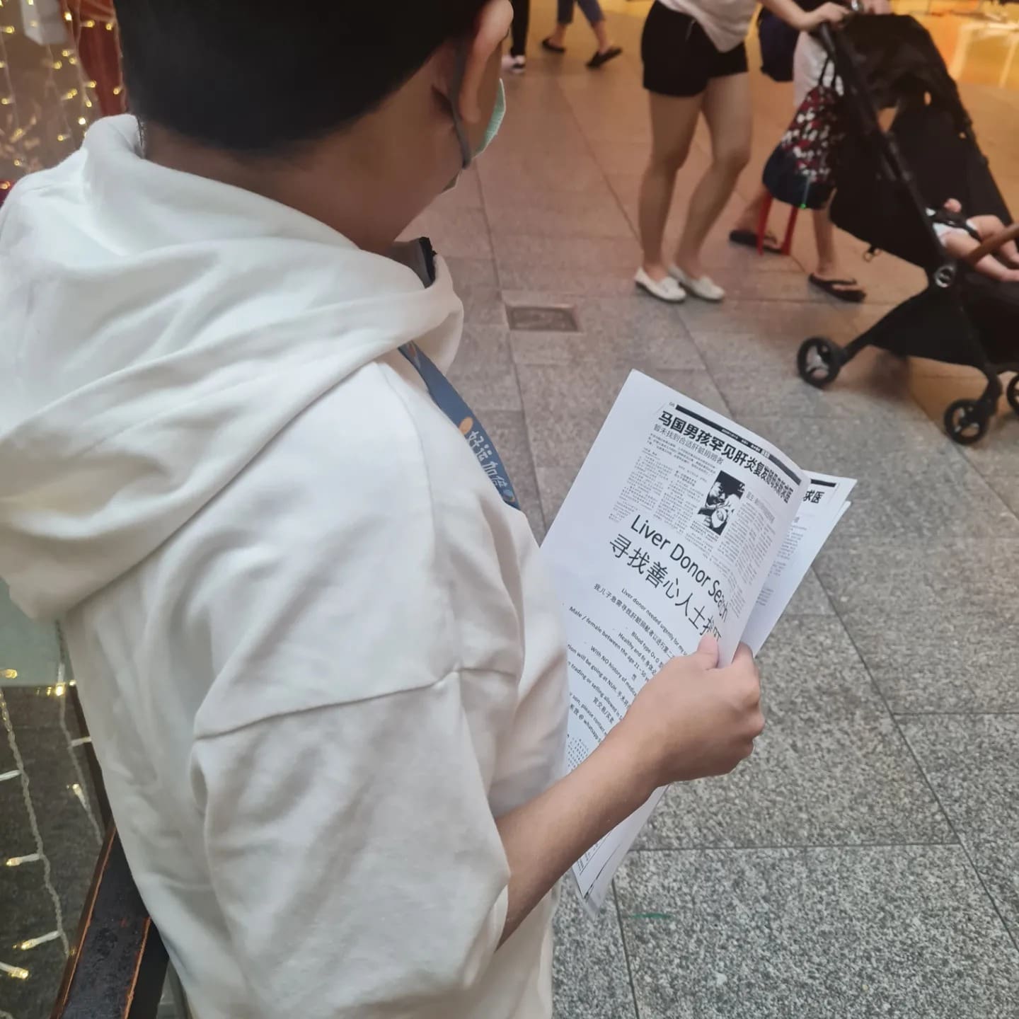 Boon Heng giving out flyers