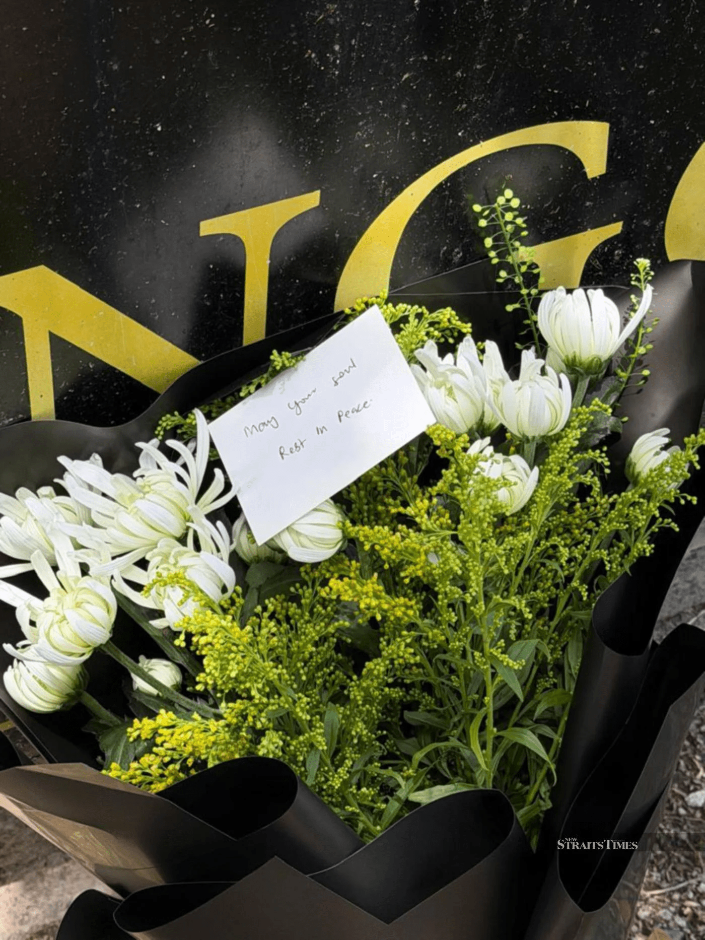 Bouquet with note placed at Bandar Utama school