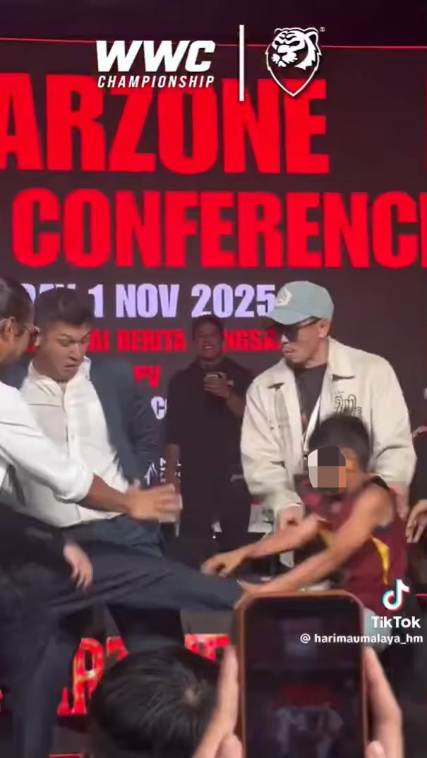 Boys scuffling with each other at MMA event 2