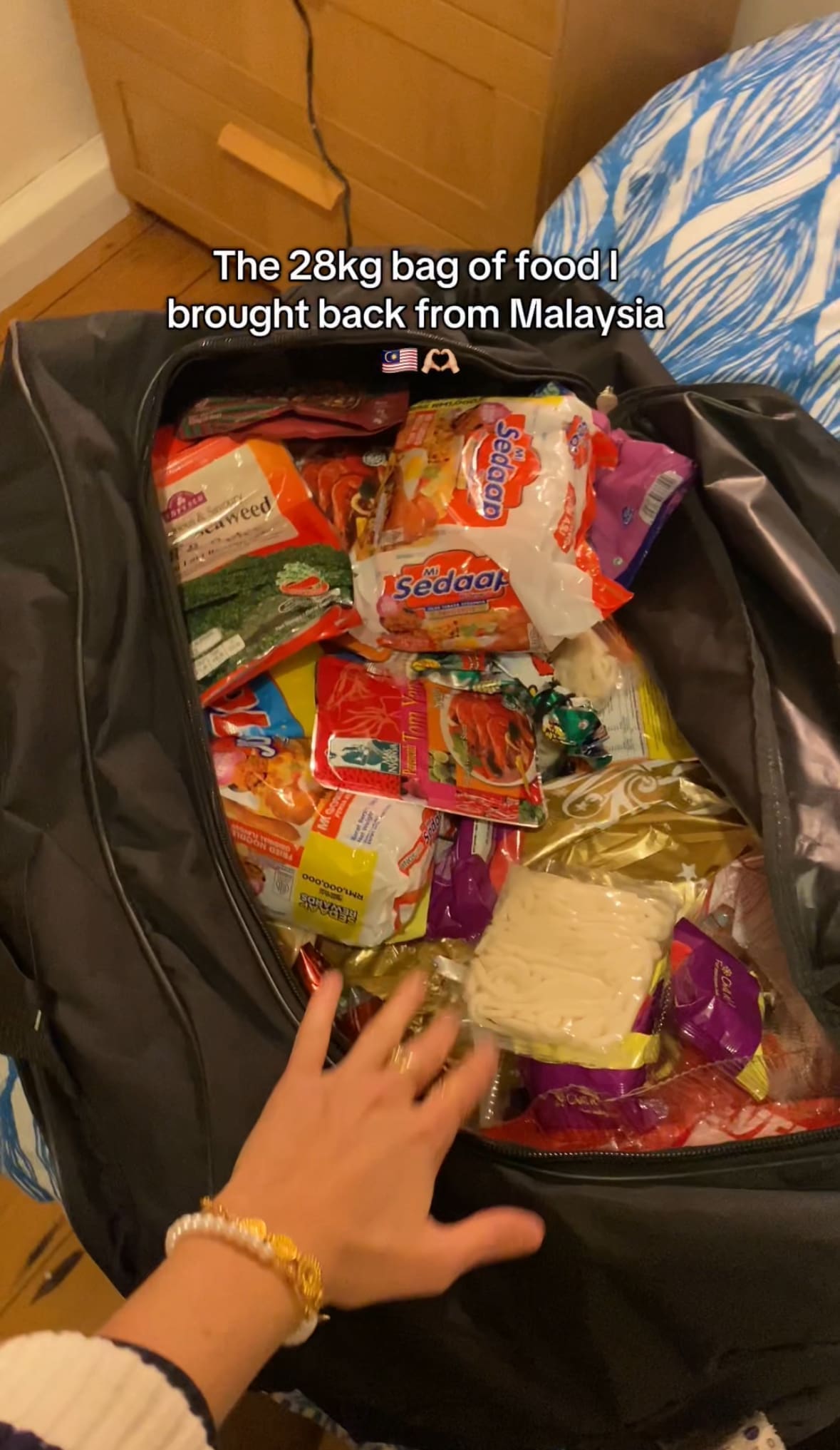 British Woman Packs 28kg Of M'sian Snacks Into Her Luggage, Netizens Approve
