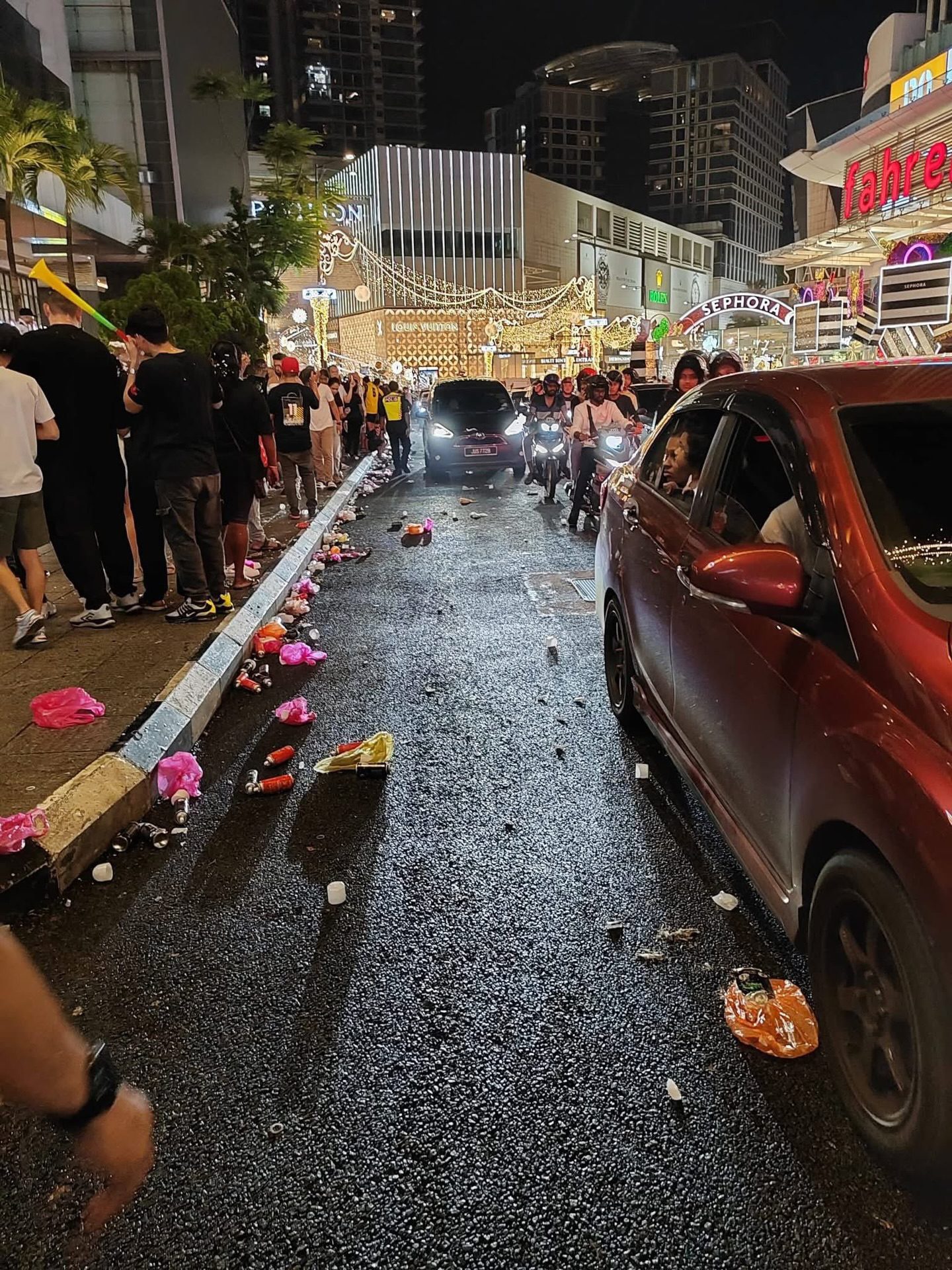 Bukit Bintang Rubbish after christmas eve celebration