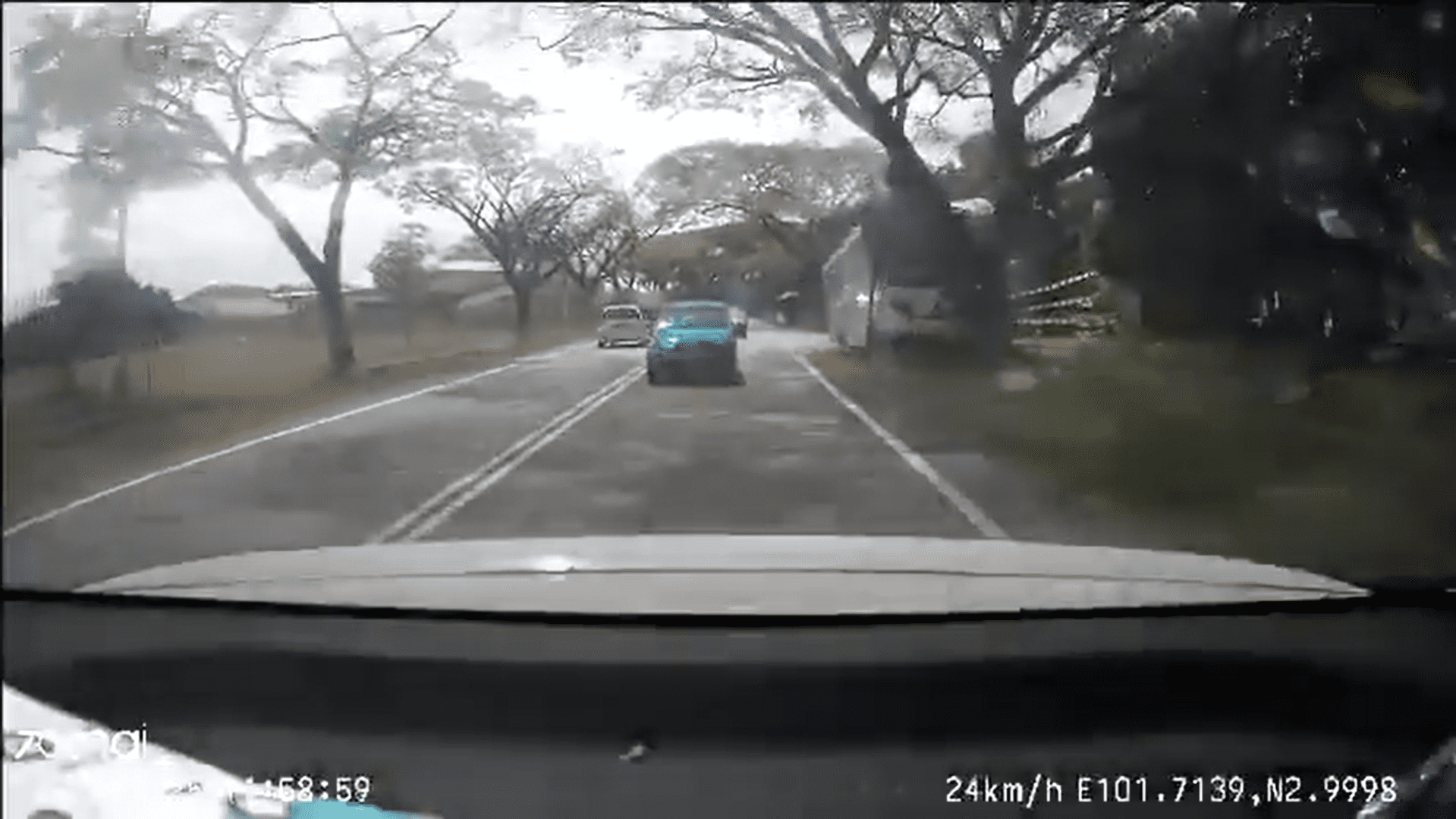 Bus crashes into tree near UPM