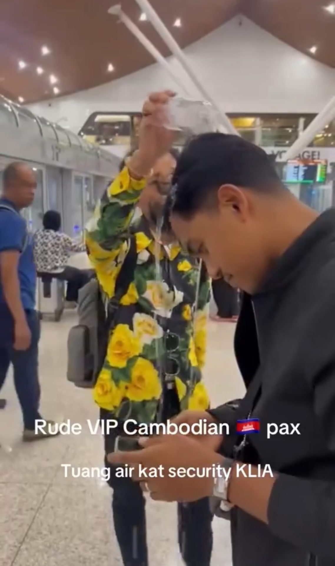 Cambodian Man Who Shouted At Flight Crew And Poured Water On KLIA Officer Pleads Guilty