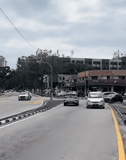 car drive againt traffic (3)