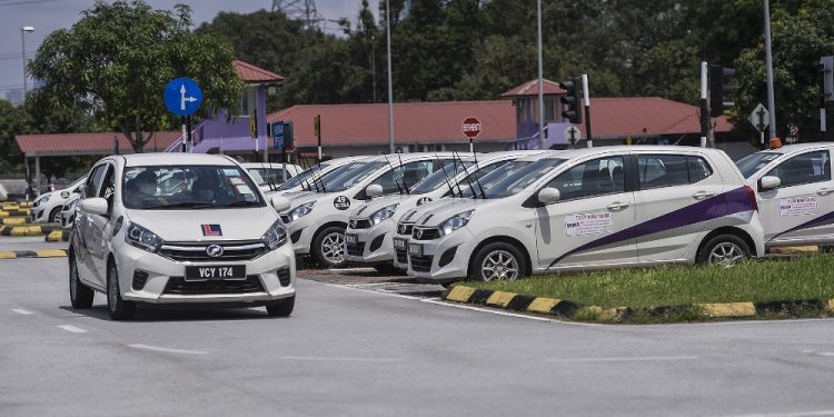 Cars at a driving school in M'sia