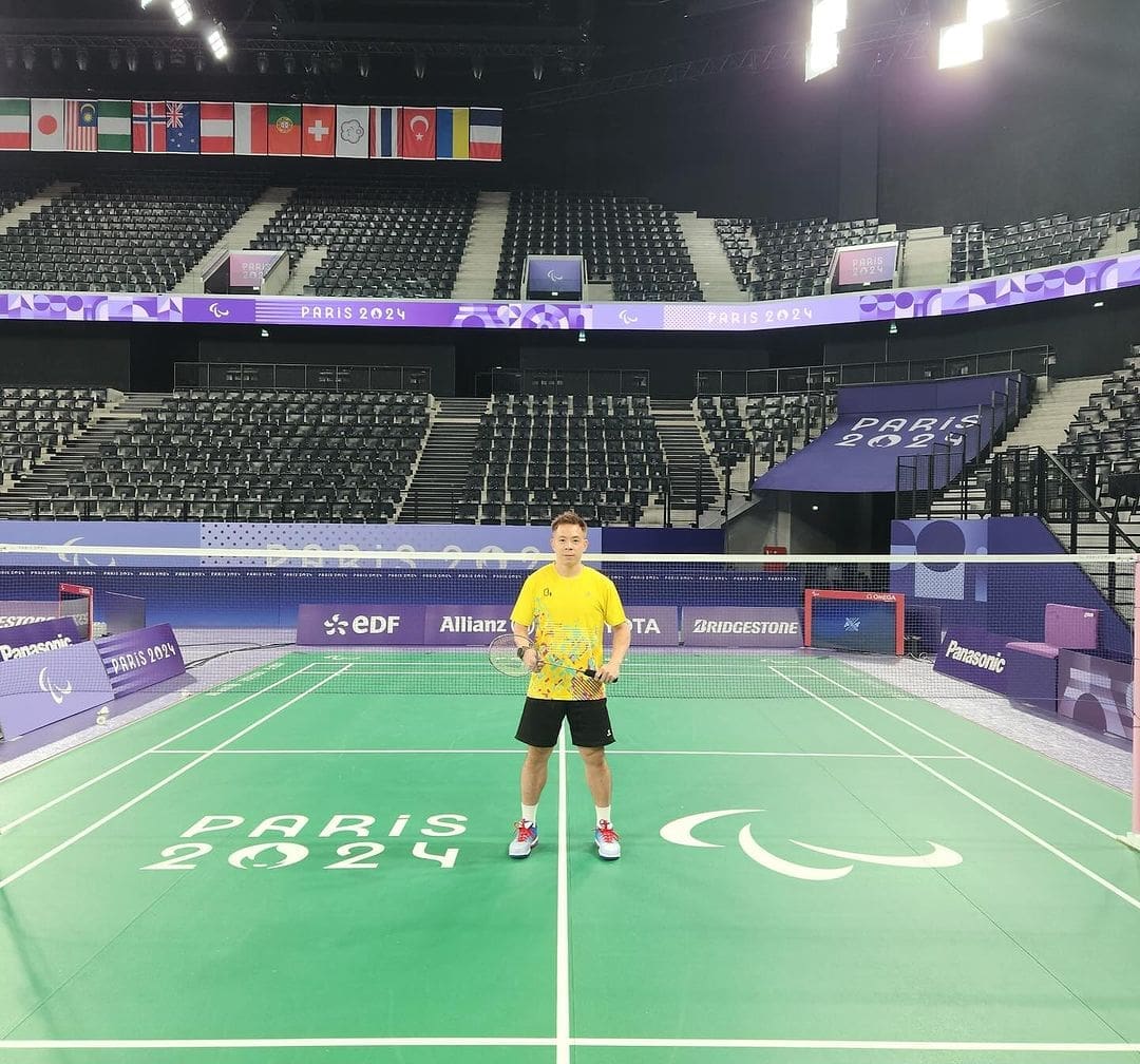 Cheah Liek Hou standing at the badminton court