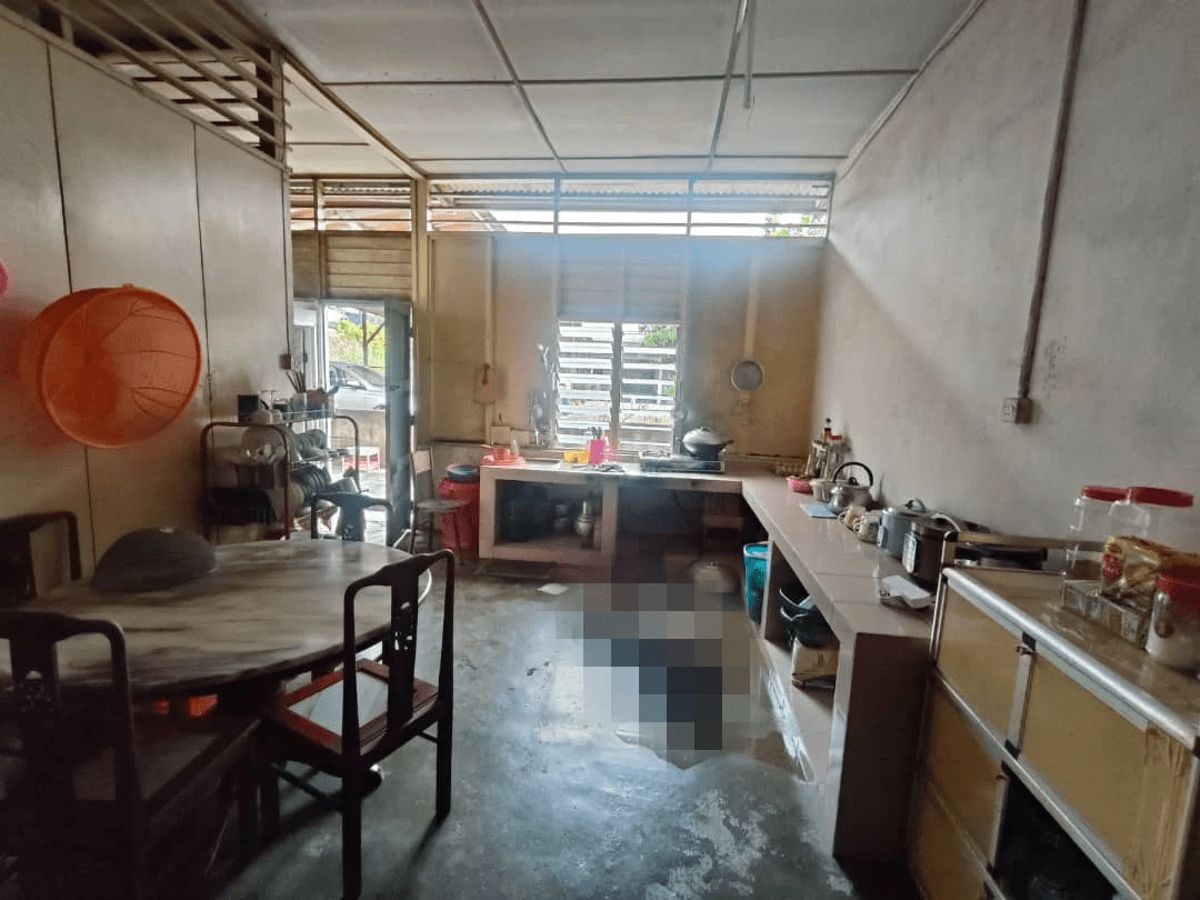 Chen's body lying on kitchen floor