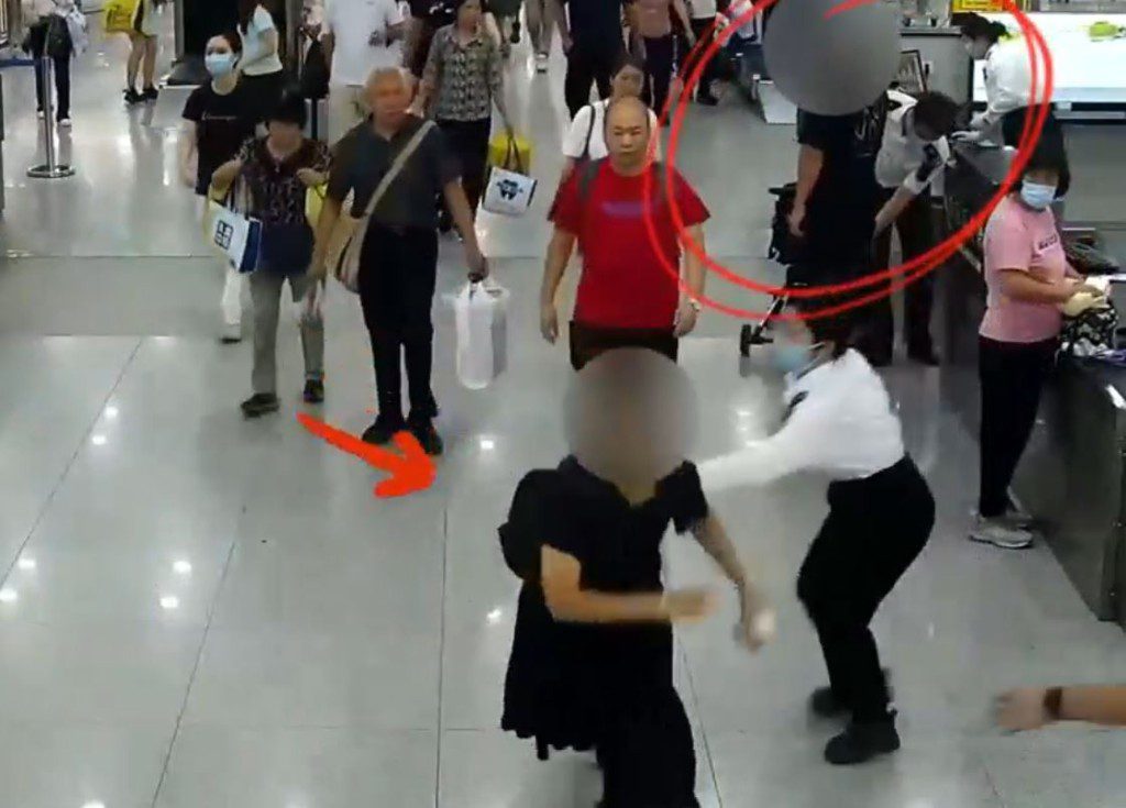 china couple tries to smuggle phones 1