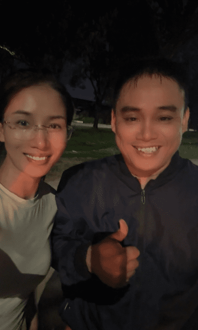 China woman poses with M'sian man who helped with flat tyre