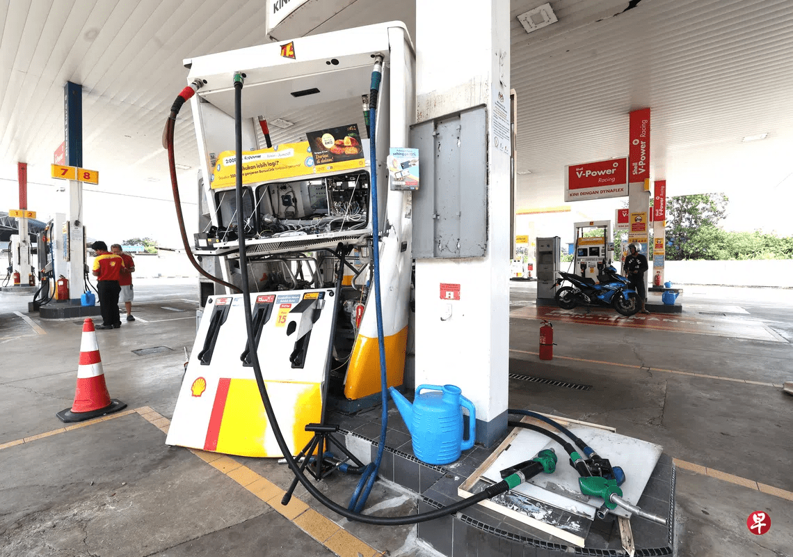 Closeup of damaged fuel pump at JB
