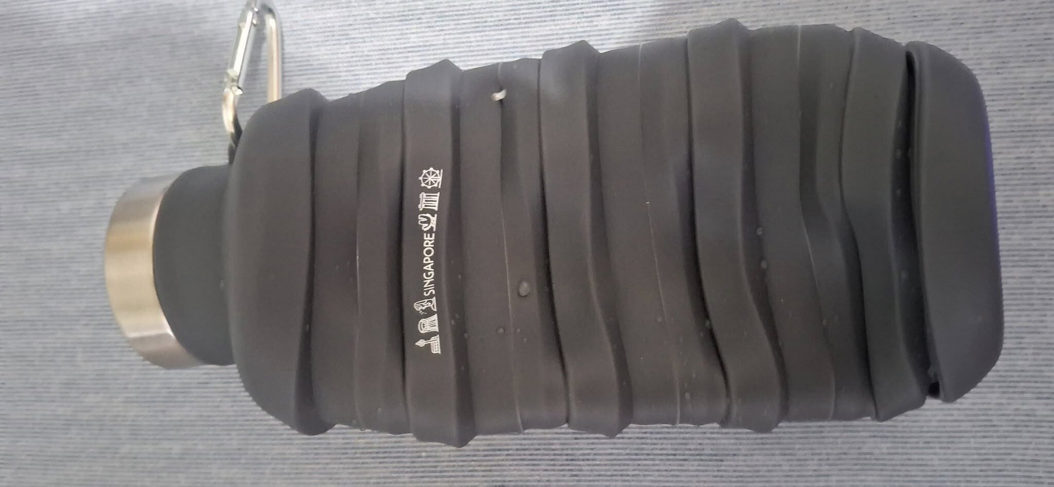 collapsible water bottle with water cant collapse