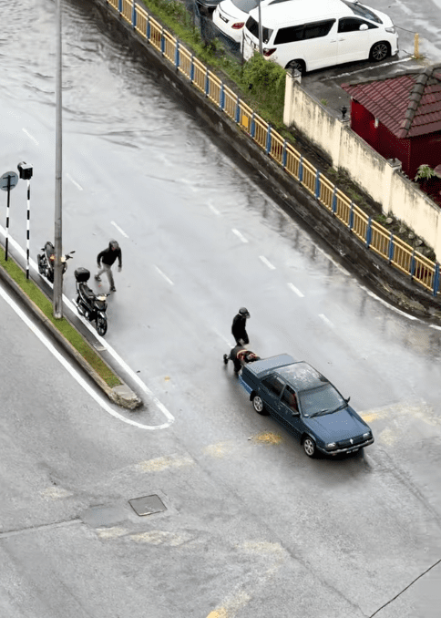 Comment on rider helping stranded car (3)