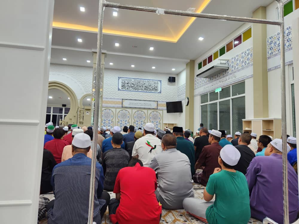 Congregants at Prima Saujana mosque in Kajang