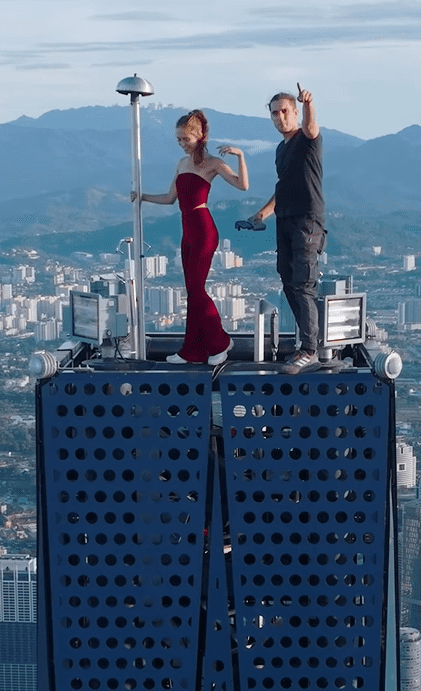 Russian daredevil couple on top of Merdeka 118
