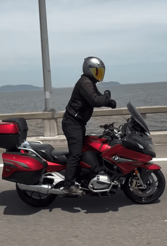 Dancing on motorcycle (3)