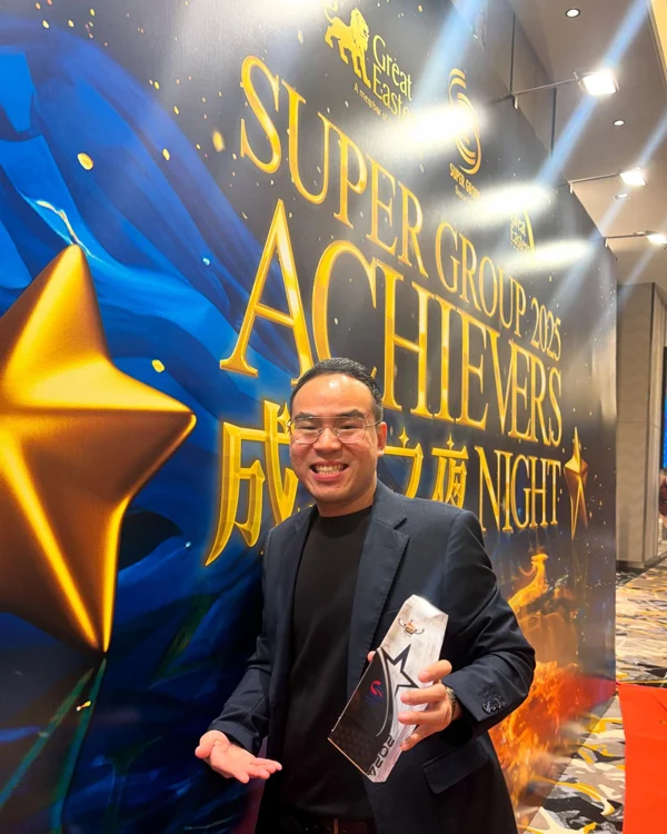 Daniel Lee getting an award