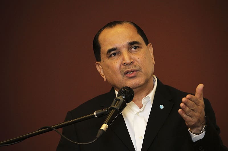 Datuk Seri Dr Akhbar Satar