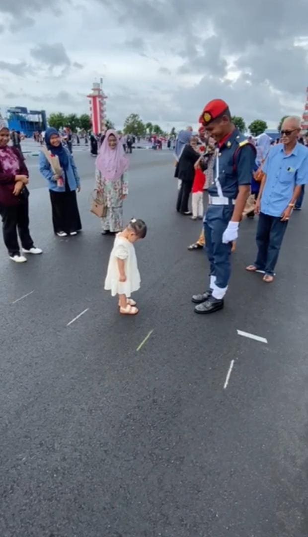 daughter get sulky becuase his dad greeted her last