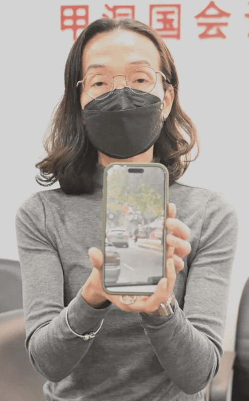 Daughter of Sentul accident victim showing photo