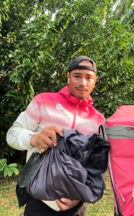 Delivery rider picking the bodies up