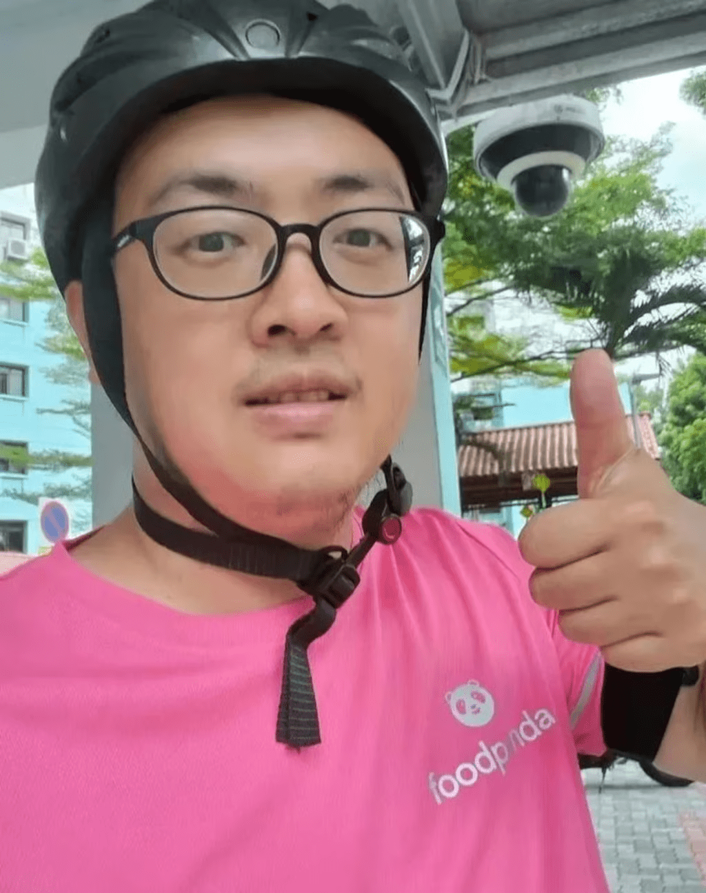Ding Yuanzhao working as a rider