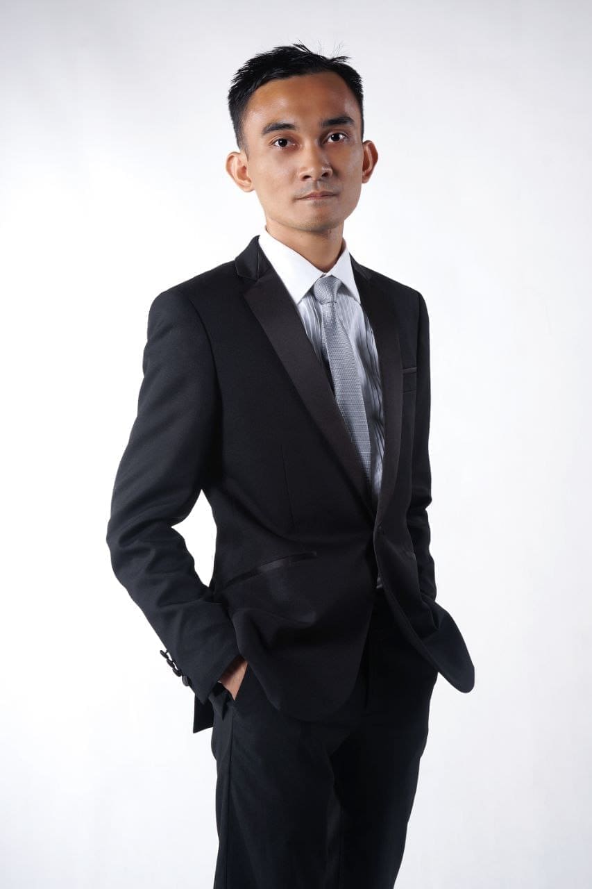 Dr Sirhajwan Idek in suits