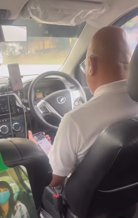 E-hailing driver watches phone while driving (1)