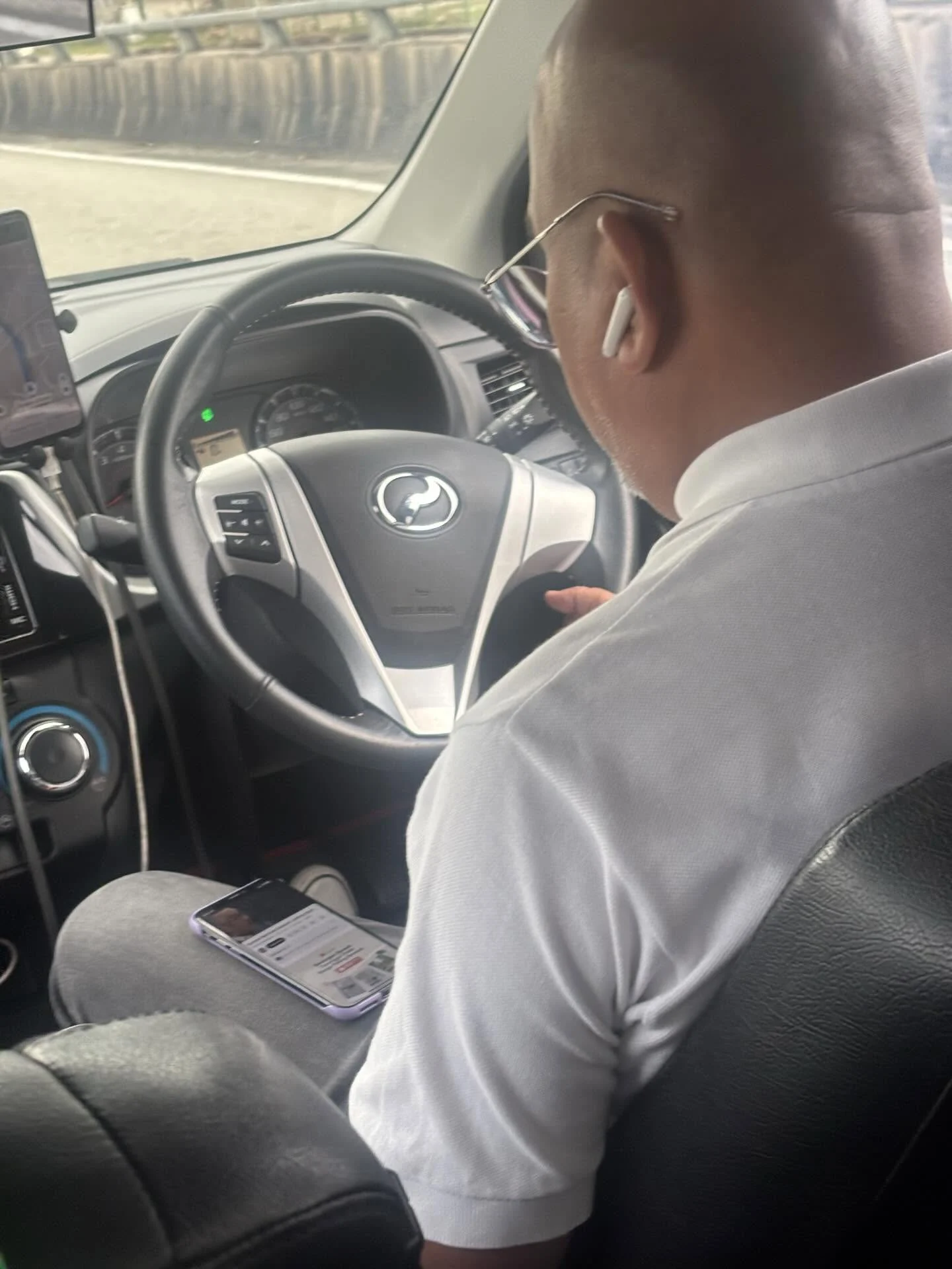 E-hailing driver watches phone while driving (3)